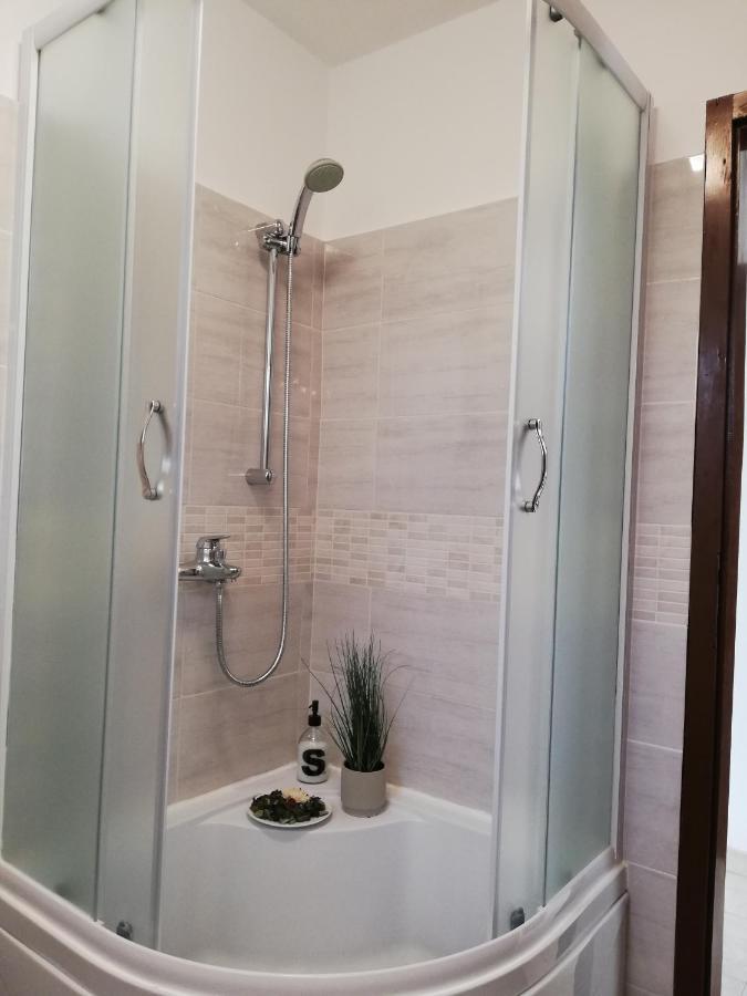 אומיסאליי Apartments 4U מראה חיצוני תמונה