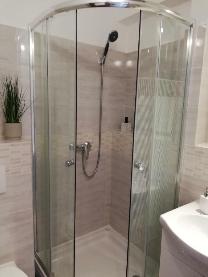 אומיסאליי Apartments 4U מראה חיצוני תמונה