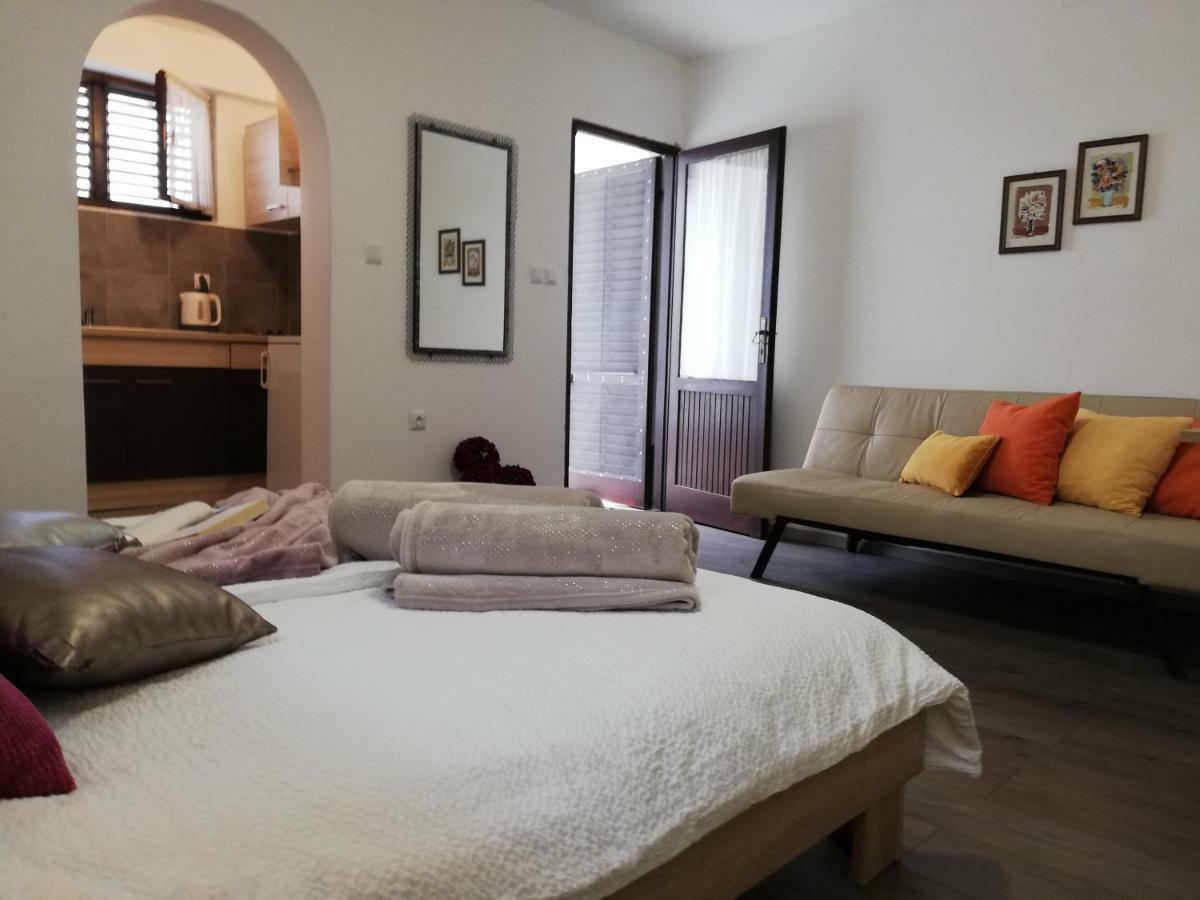 אומיסאליי Apartments 4U מראה חיצוני תמונה