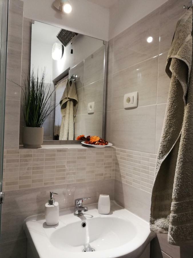 אומיסאליי Apartments 4U מראה חיצוני תמונה